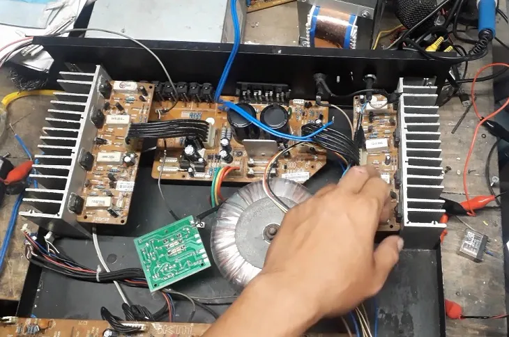Tự kiểm tra khắc phục Amply bị ù 1 bên tại nhà